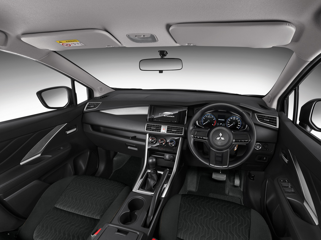 New Xpander Interior Hitam yang Tangguh
